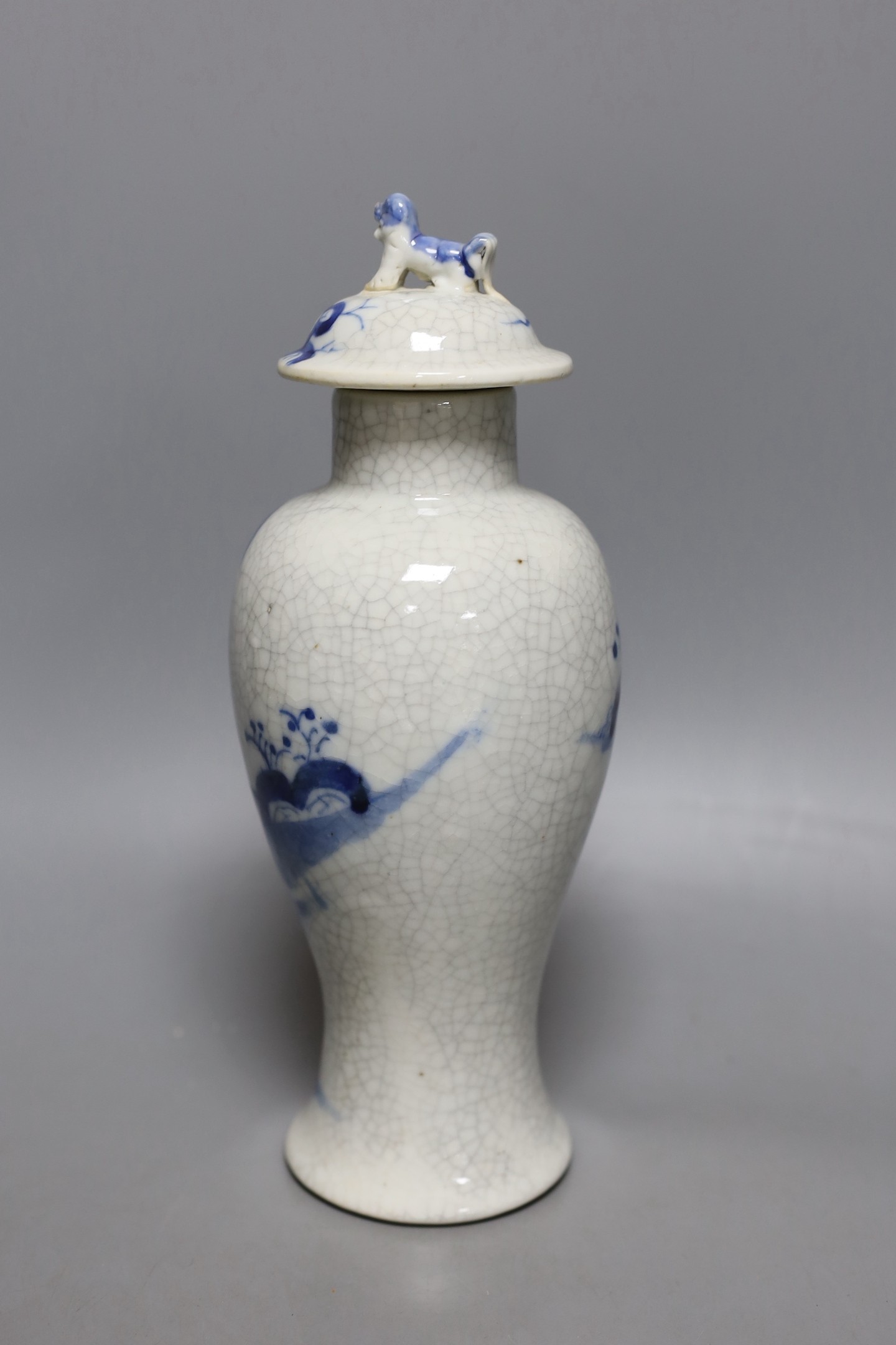 A Chinese blue and white crackle glaze vase and cover, early 20th century